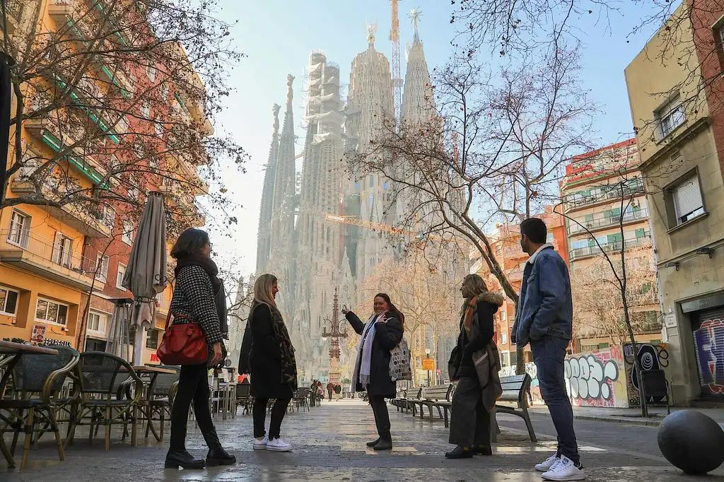 Sagrada Familia with Priority Access & Local Expert Guide | Small-group Tour