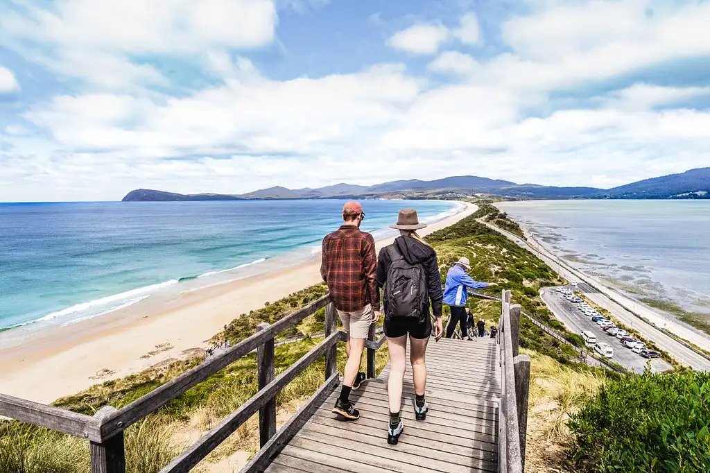 Bruny Islands Foods, Sightseeing And Exclusive Lighthouse Tour ex Hobart