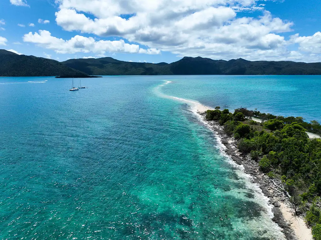 Whitsundays Islands Sail, SUP & Snorkel Day Tour