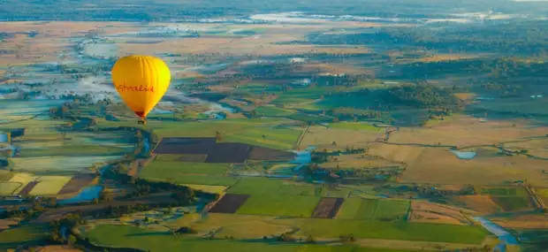 Gold Coast Classic Ballooning & Vineyard Champagne Breakfast with transfers