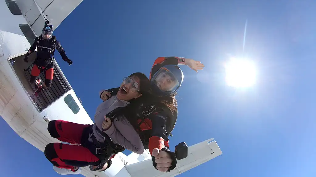 Torquay Tandem Skydive – Up To 15,000ft