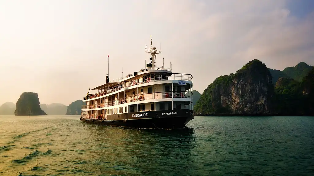 6 Day Hanoi & Halong Bay Tour