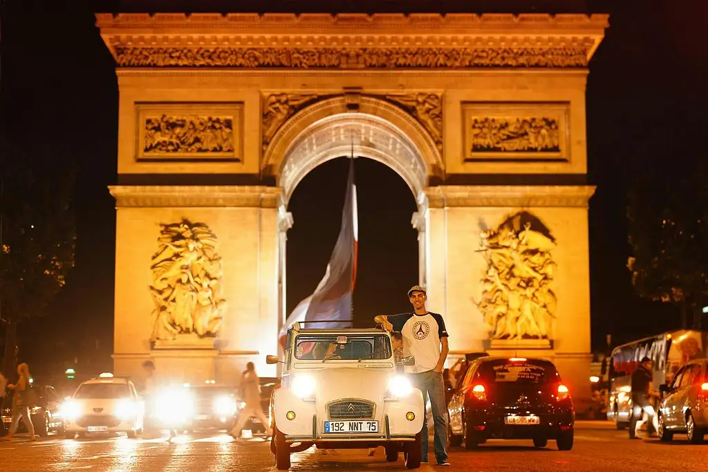 Tour by Night in Vintage 2CV With Champagne | Private Tour