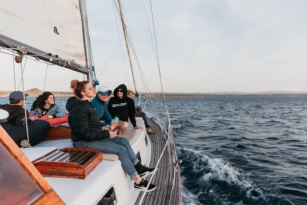 Maori Rock Carvings Sailing Tour - Kindred Spirit