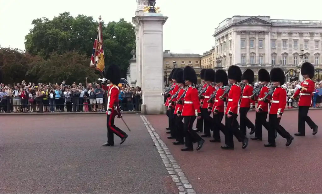 Buckingham Palace Skip-the-line Tour with Changing of the Guard