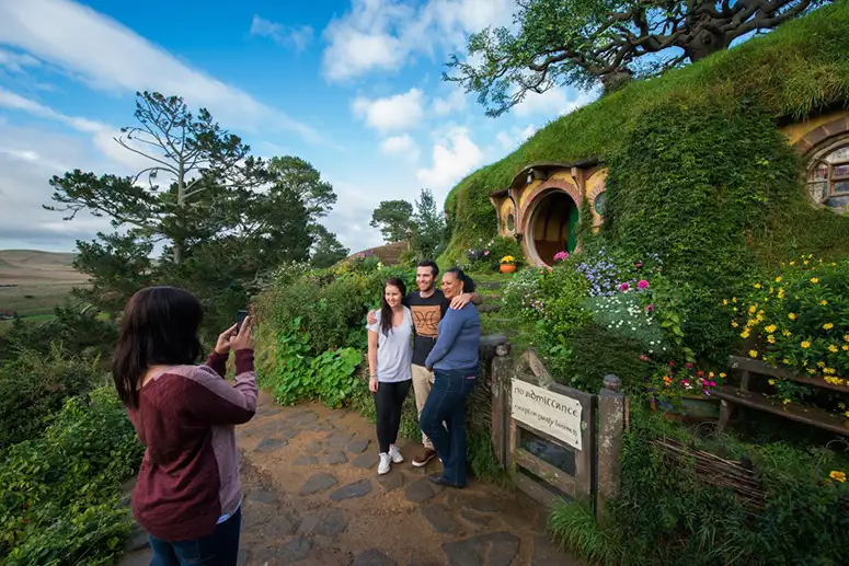 Hobbiton & Waitomo Caves Small Group Tour from Auckland