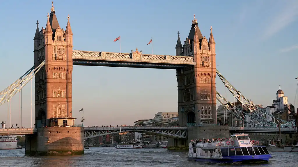 Half Day Crown Jewels of London with River Cruise