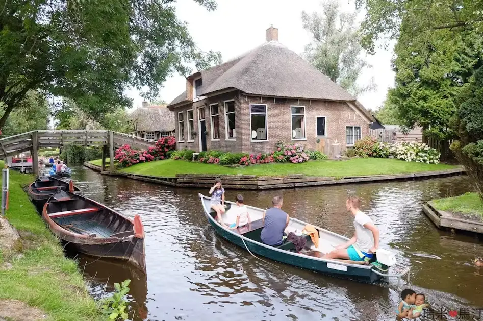 Zaanse windmill village and Giethoorn private tour from Amsterdam