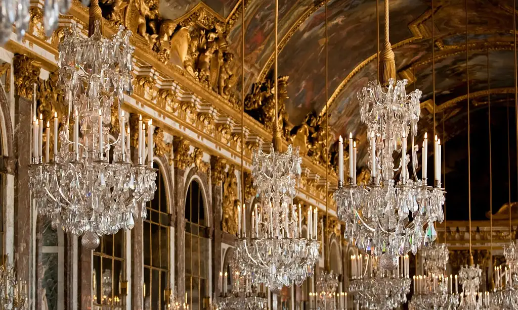 Palace of Versailles and the Trianon with transportation from Paris