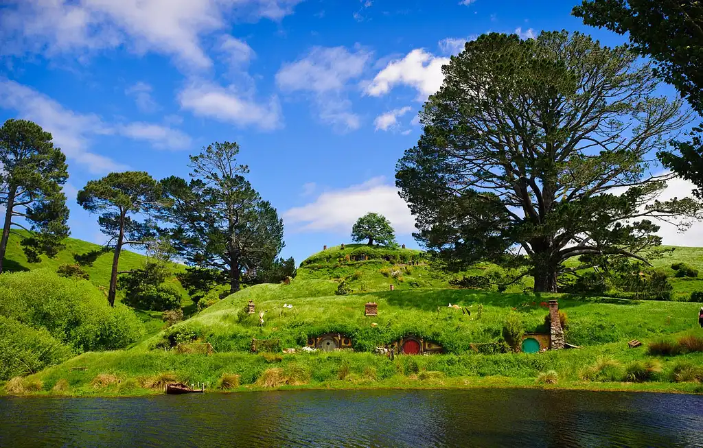 Auckland Waitomo Caves And Hobbiton Movie Set | Private Tour