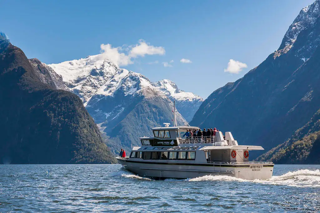 Milford Sound Coach, Cruise & Walk from Te Anau