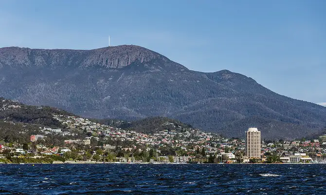 2.5 Hour Lighthouse And Island Cruise From Hobart - Iron Pot