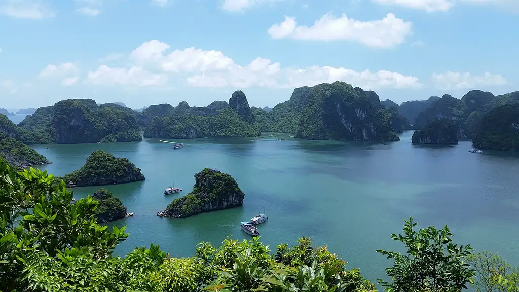 12 Day Vietnam: Historic Cities & Halong Bay Cruising | G Adventures 18 to 30somethings