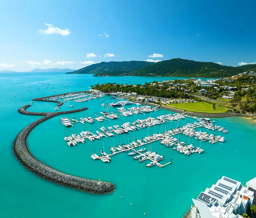 Whitsundays Islands Sail, SUP & Snorkel Day Tour