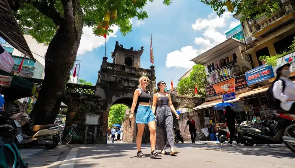 9 Day Vietnam Tour - Hanoi to Hoi An | 18-39s