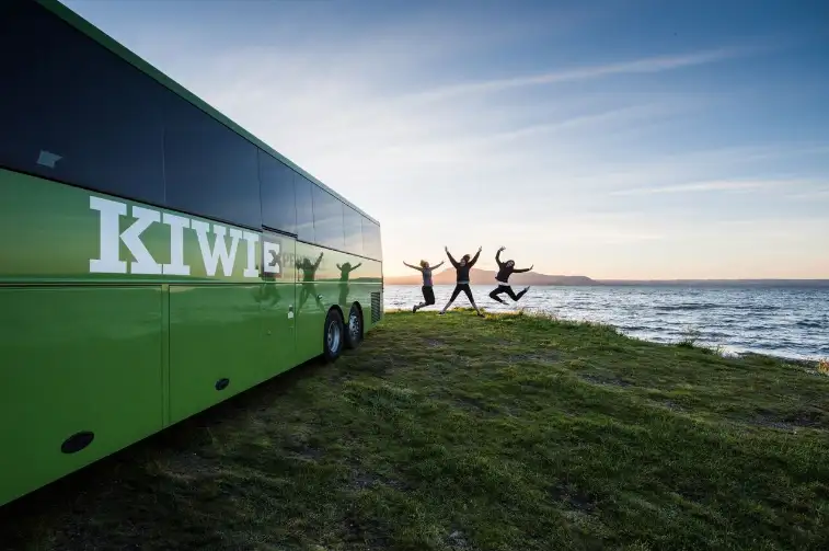 19 Day 'Hokey Pokey' New Zealand Bus Pass | Kiwi Experience