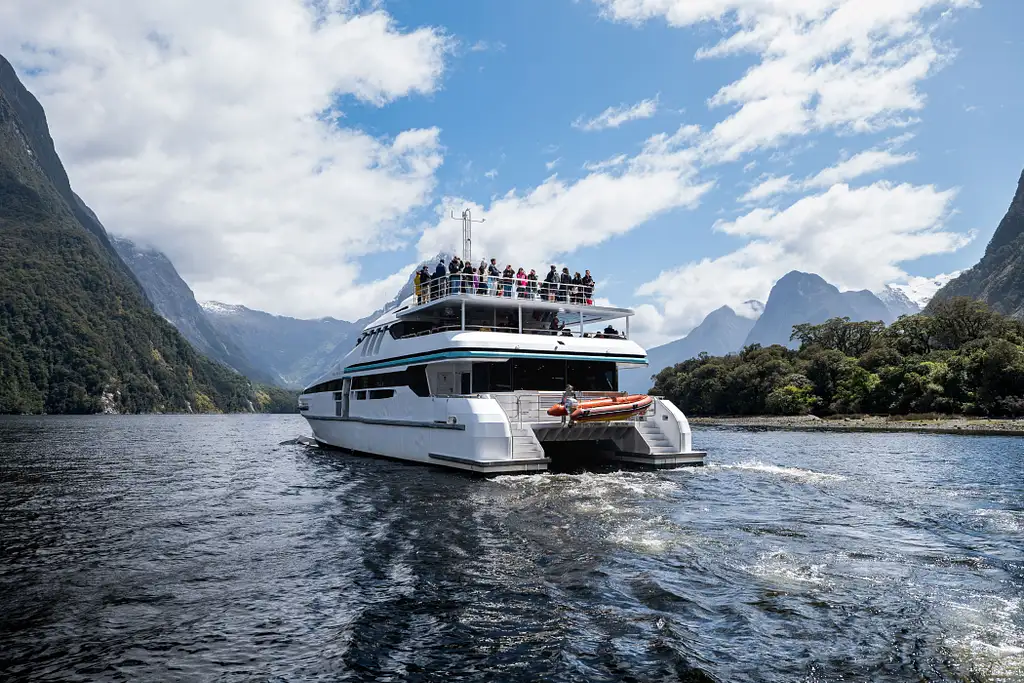 Milford Sound Coach | Cruise | Coach From Queenstown with Lunch