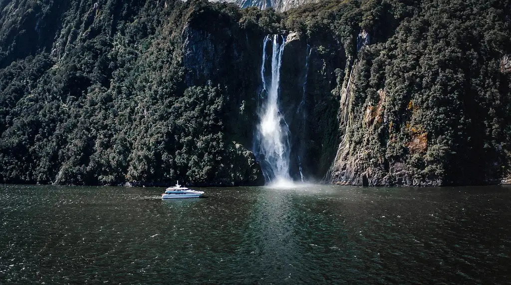 Milford Sound Coach | Cruise | Coach From Queenstown with Lunch