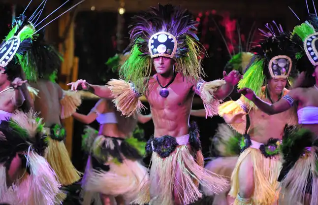 Luau Kalamaku - Hawaiian Dinner and Show Package