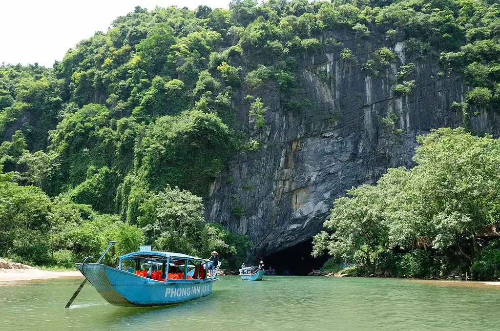 12 Day Vietnam: Historic Cities & Halong Bay Cruising | G Adventures 18 to 30somethings