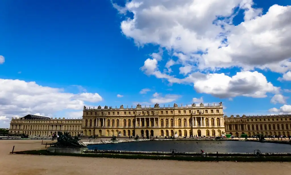 Palace of Versailles and the Trianon with transportation from Paris