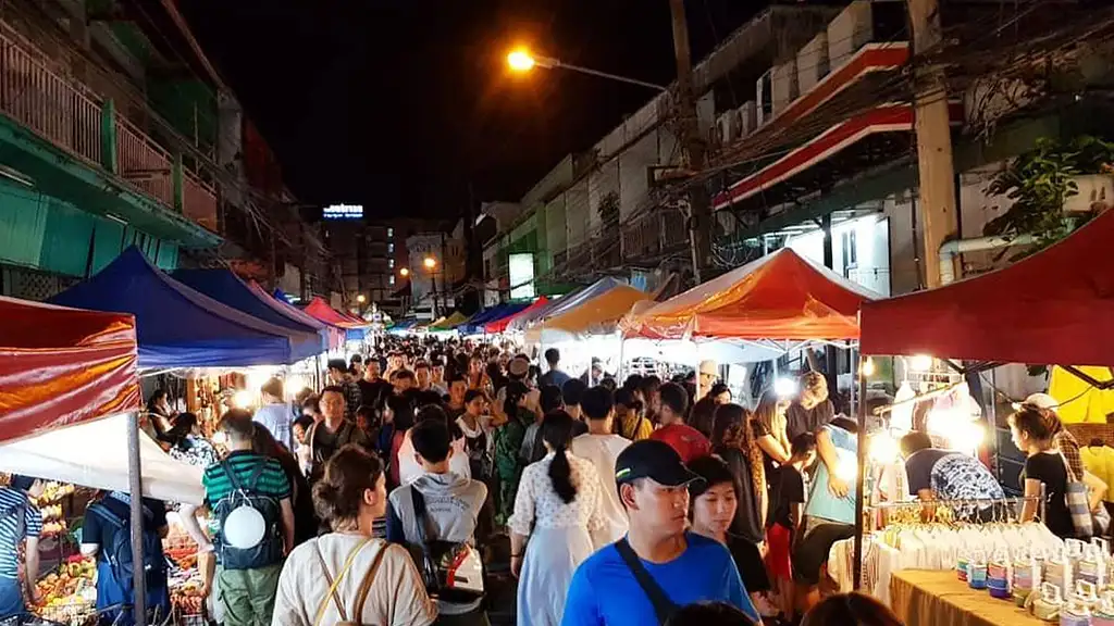 15 Day Night Markets and Blue Waters - Bangkok to Ko Tao Tour | G Adventures 18 to 30 somethings