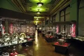 Private Tour to Victoria & Albert Museum