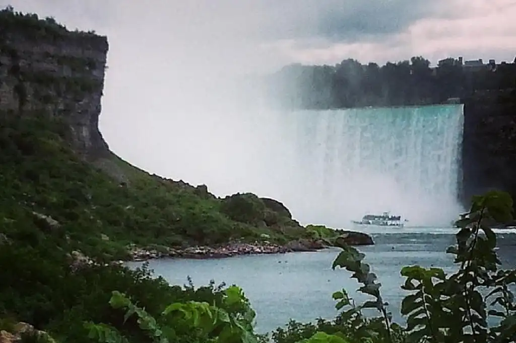 Inside Niagara Falls: 1 Hour Guided Tour + Cave of the Winds Skip the Line Access