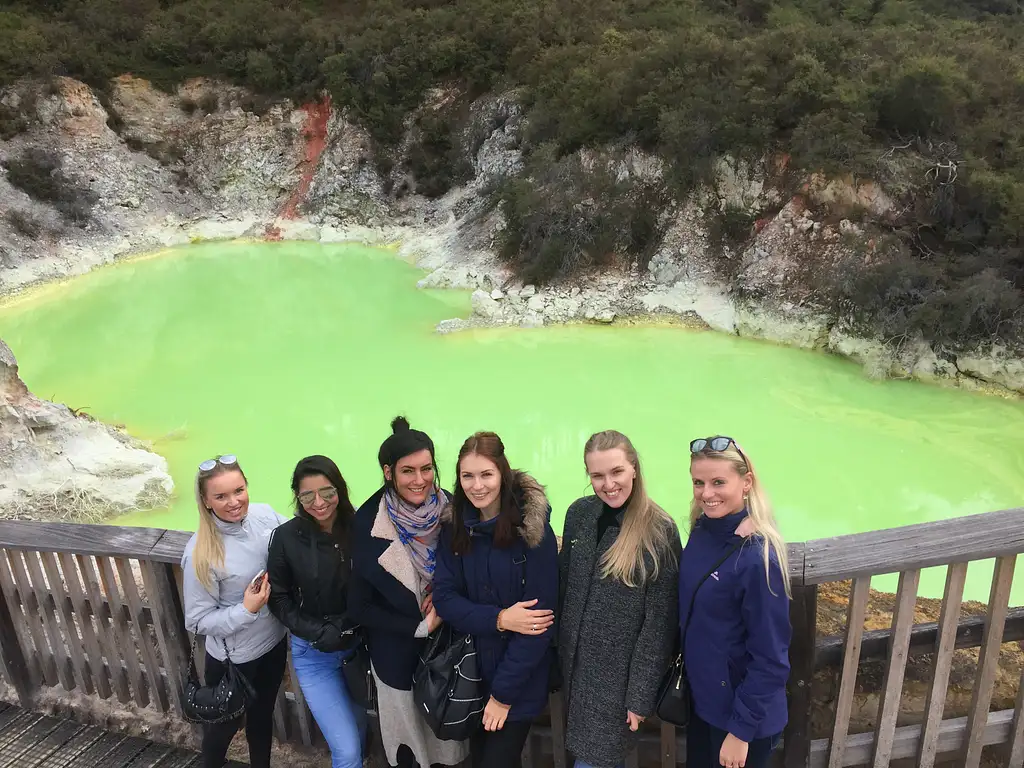 Hobbiton & Rotorua Tour with Wai-O-Tapu - Departing Auckland (Return)