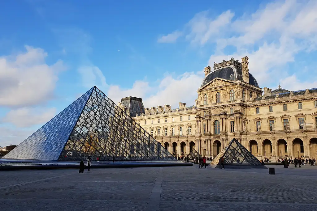 Louvre Museum Guided Tour with Skip-the-line tickets