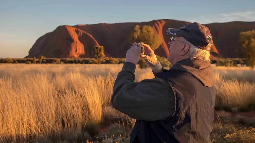 Uluru Highlights Tour with Sunrise