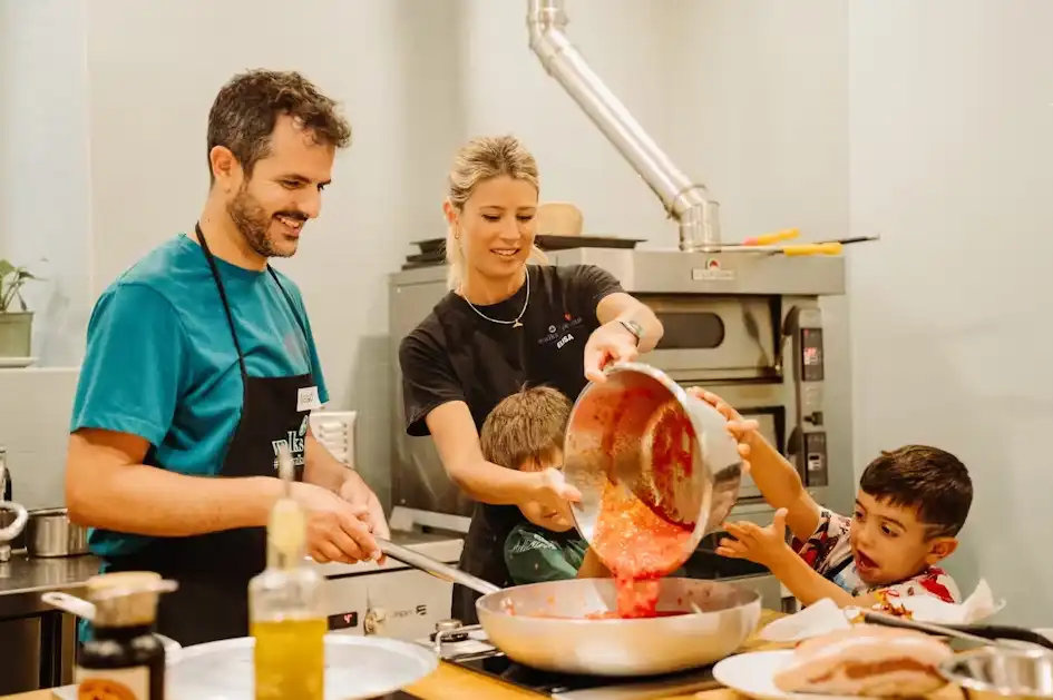 Pasta-Making Class, Tasting and Prosecco with Local Chef in Rome