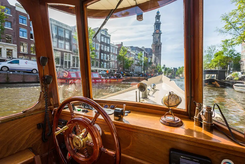 Luxury Canal Cruise With Drinks And Cheese