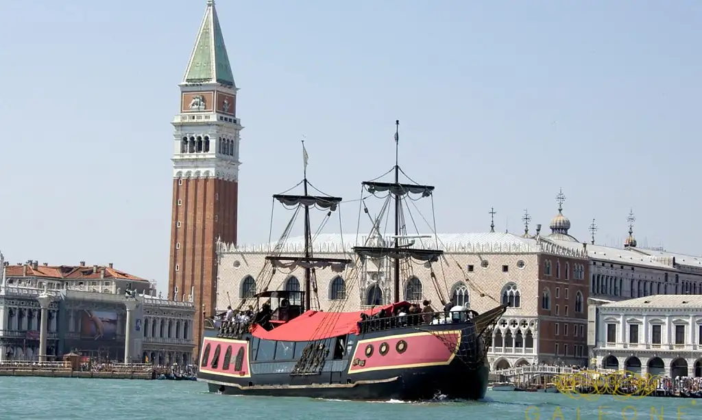 Galleon Dinner Cruise In Venice - Prow/Stern Seat