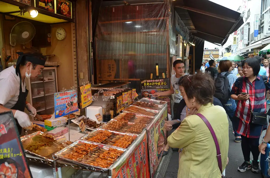 Morning Guided Tour of Tsukiji Fish Market With Breakfast