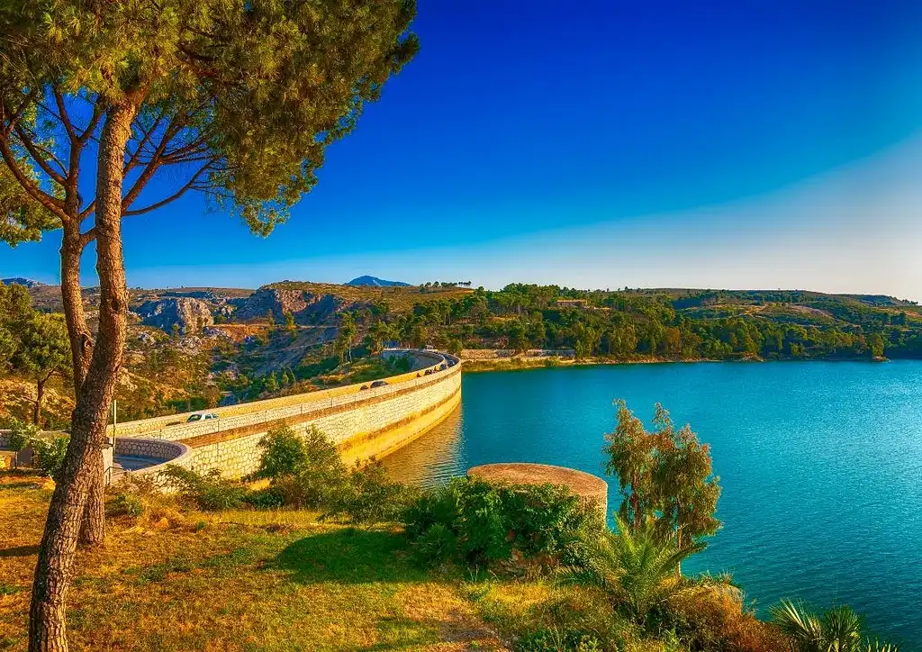 Full-day Tour of Athens Region with Marathon Lake and Temples