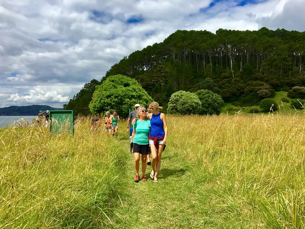 Bay of Islands Day Cruise & Island Tour