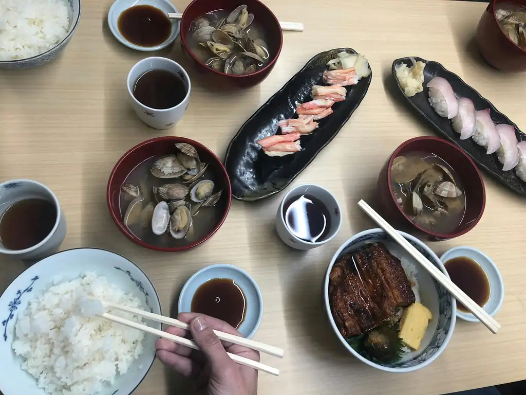 Morning Guided Tour of Tsukiji Fish Market With Breakfast