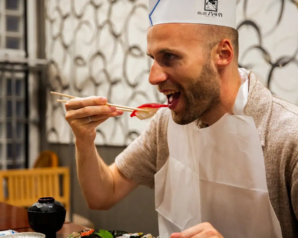 Sushi Making Class at a Century-Old Sushi Restaurant in Tokyo